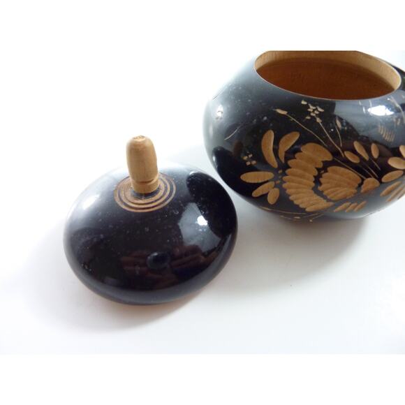 Vintage Trinket Box with Lid Floral Hand Carved Etched Wood Round Lacquered - Picture 4 of 4